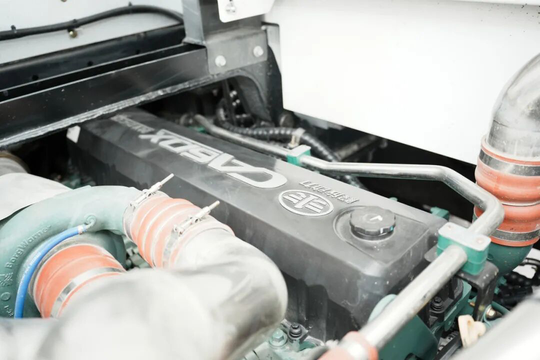 Phục vụ nhiều khu vực khai thác mỏ! Xe tải khai thác mỏ trang bị động cơ FAW CA6DX3 nổi bật hơn hẳn so với các loại xe khác.